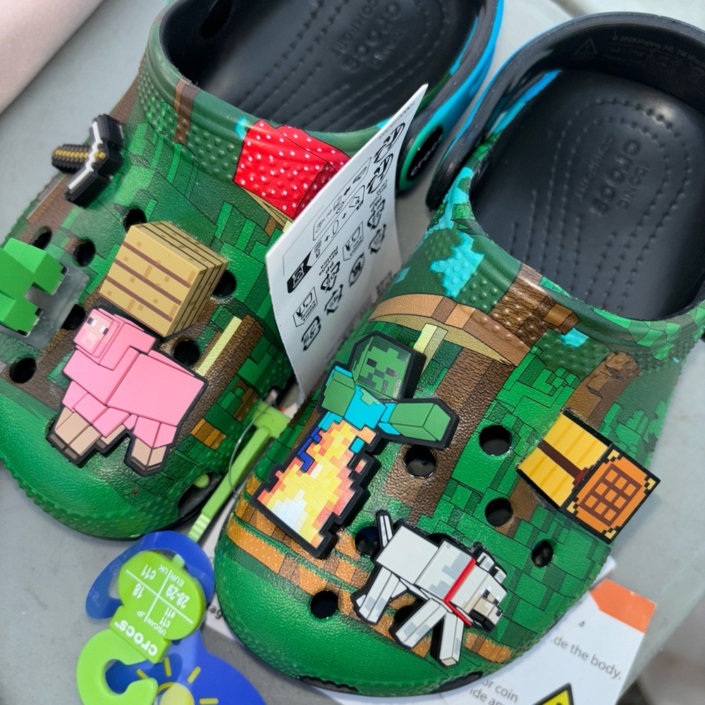 Boy's Casual Shoes Crocs Minecraft Classic Clog size 11C